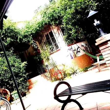 Casa Babylon Backpakers Хостел