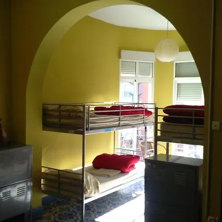 Casa Babylon Backpakers * Малага