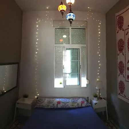 Casa Babylon Backpakers * Малага
